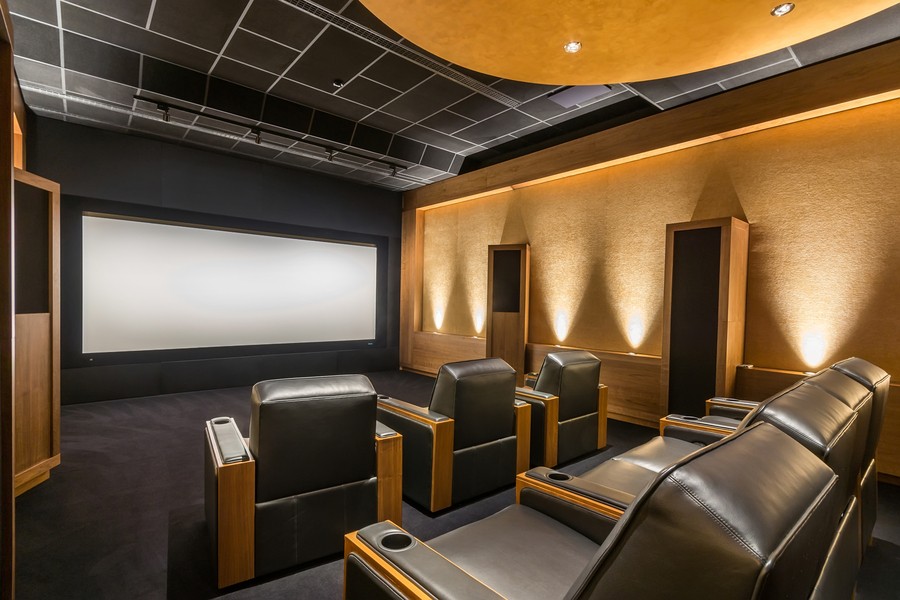 how-to-choose-the-perfect-theater-screens-for-your-home-theater